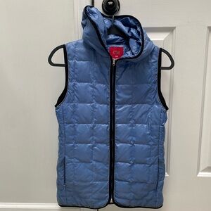 Hooded light puff vest